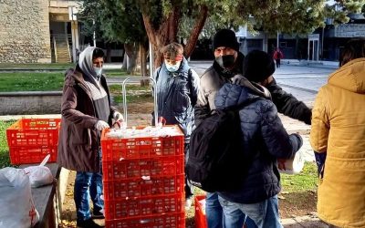 Поделени 244 оброци на бездомни лица